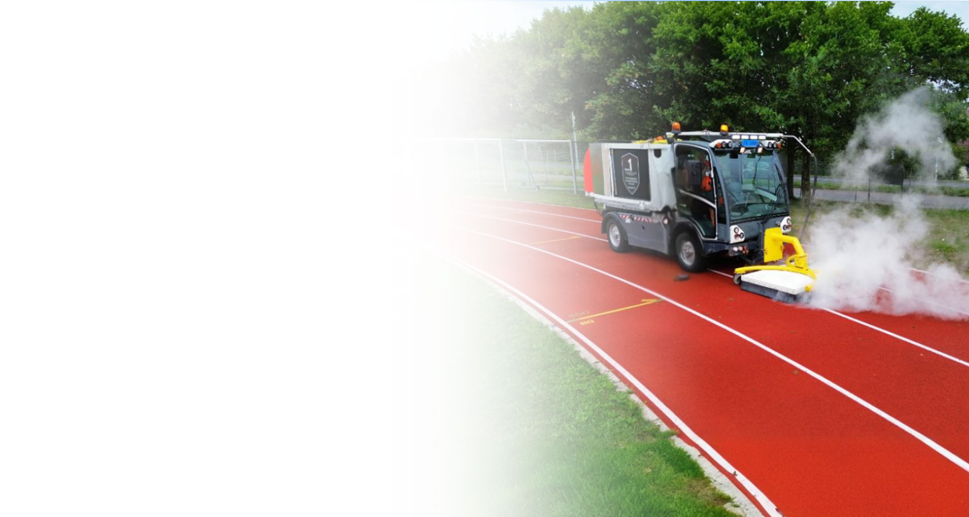Tartanbahn- & Sportplatzreinigung Schweiz – Moosfrei, griffig & sicher | Häfliger