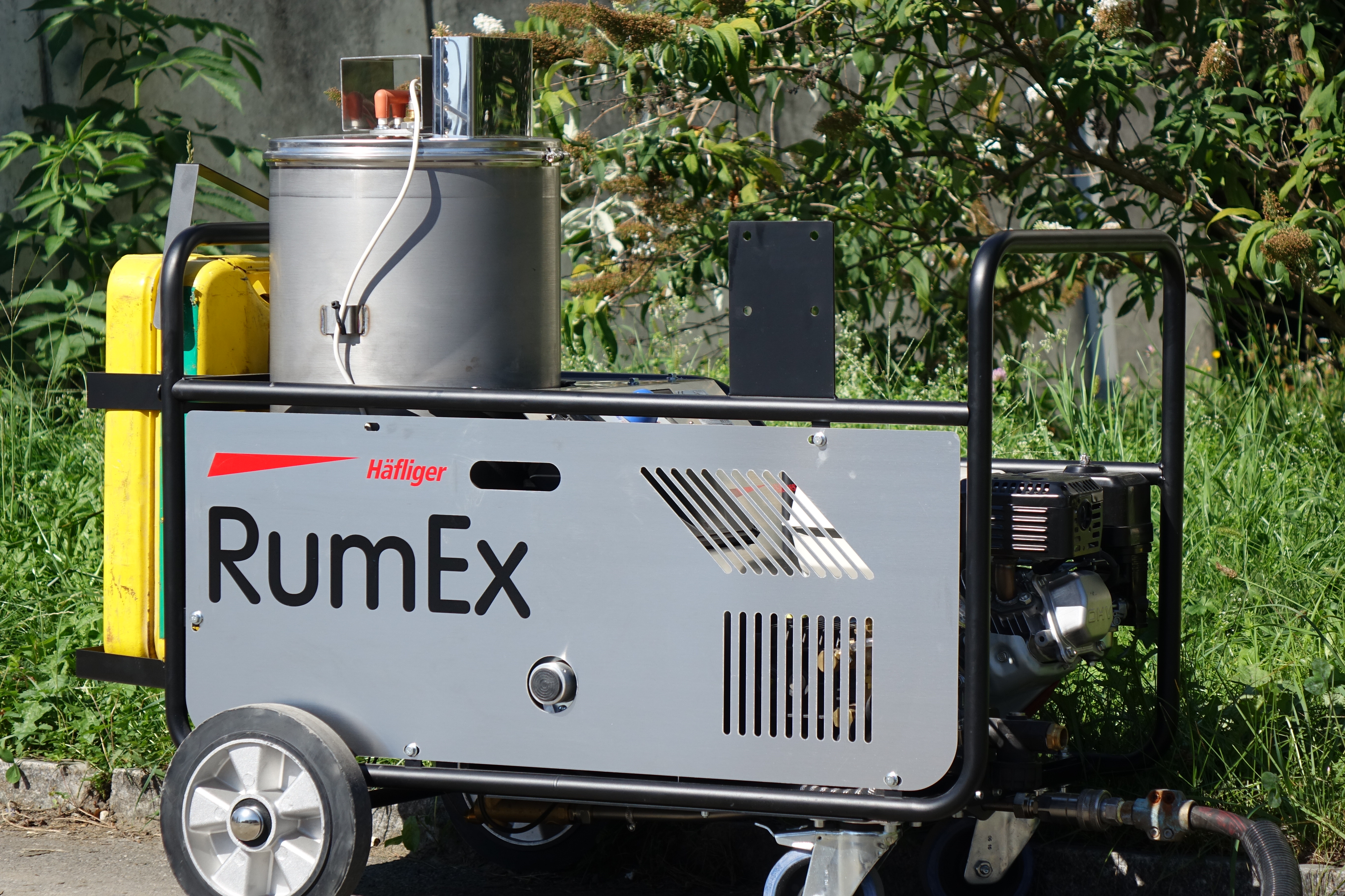 Häfliger AG RumEx Unkrautvernichtung mit Dampf close up